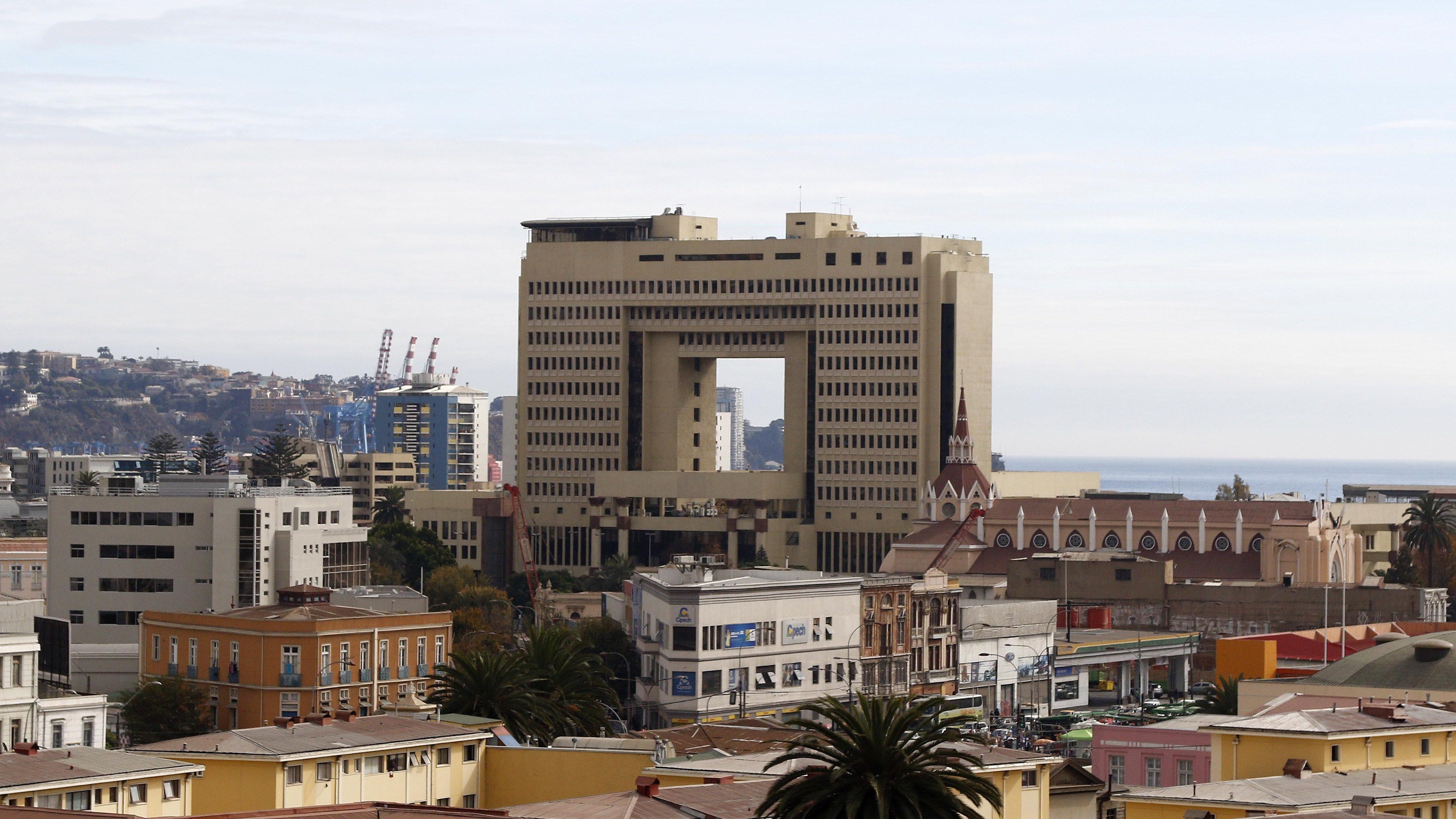 20 de Mayo de 2015/VALPARAÍSOVista general del Congreso Nacional en Valparaíso. El edificio que alberga al Congreso Nacional se encuantra ubicado en el sector de El Almendral, plan de Valparaíso, y esta compuesto por las instituciones de la Camara de Diputados y por el Senado. 
FOTO: RAUL ZAMORA/AGENCIAUNO
