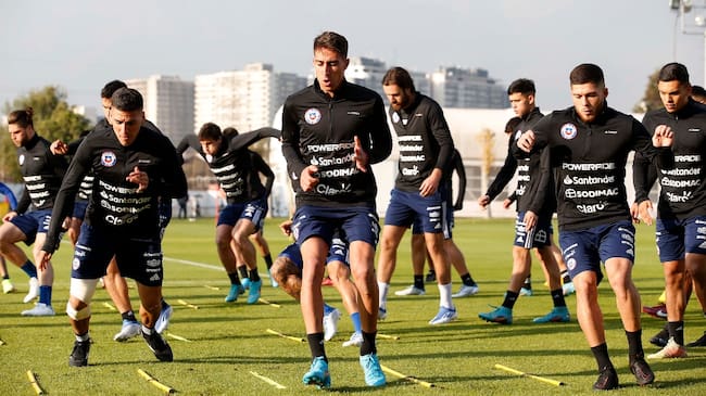 Un caso de covid-19 afecta al plantel de La Roja a horas del viaje a Asia