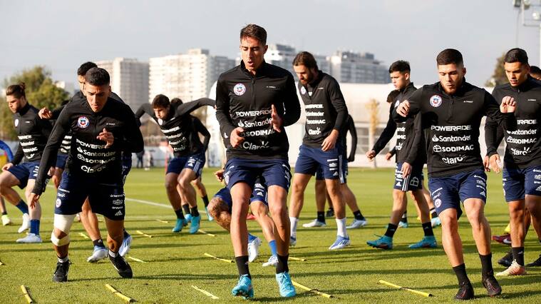 Un caso de covid-19 afecta al plantel de La Roja a horas del viaje a Asia