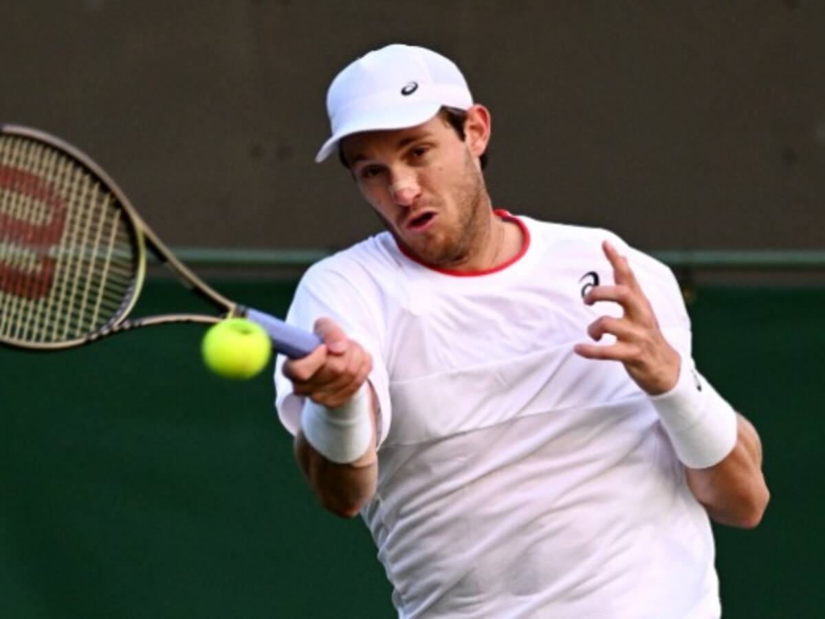 Debut de Jarry en Wimbledon duró una hora: su duelo contra Cecchinato fue suspendido por falta de luz