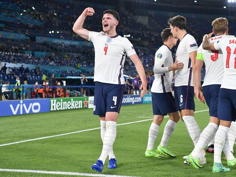 England's players celebrate their third goal during the UEFA EURO 2020 quarter-final football match between Ukraine and England at the Olympic Stadium in Rome on July 3, 2021. (Photo by Ettore Ferrari / POOL / AFP) (Photo by ETTORE FERRARI/POOL/AFP via Getty Images)