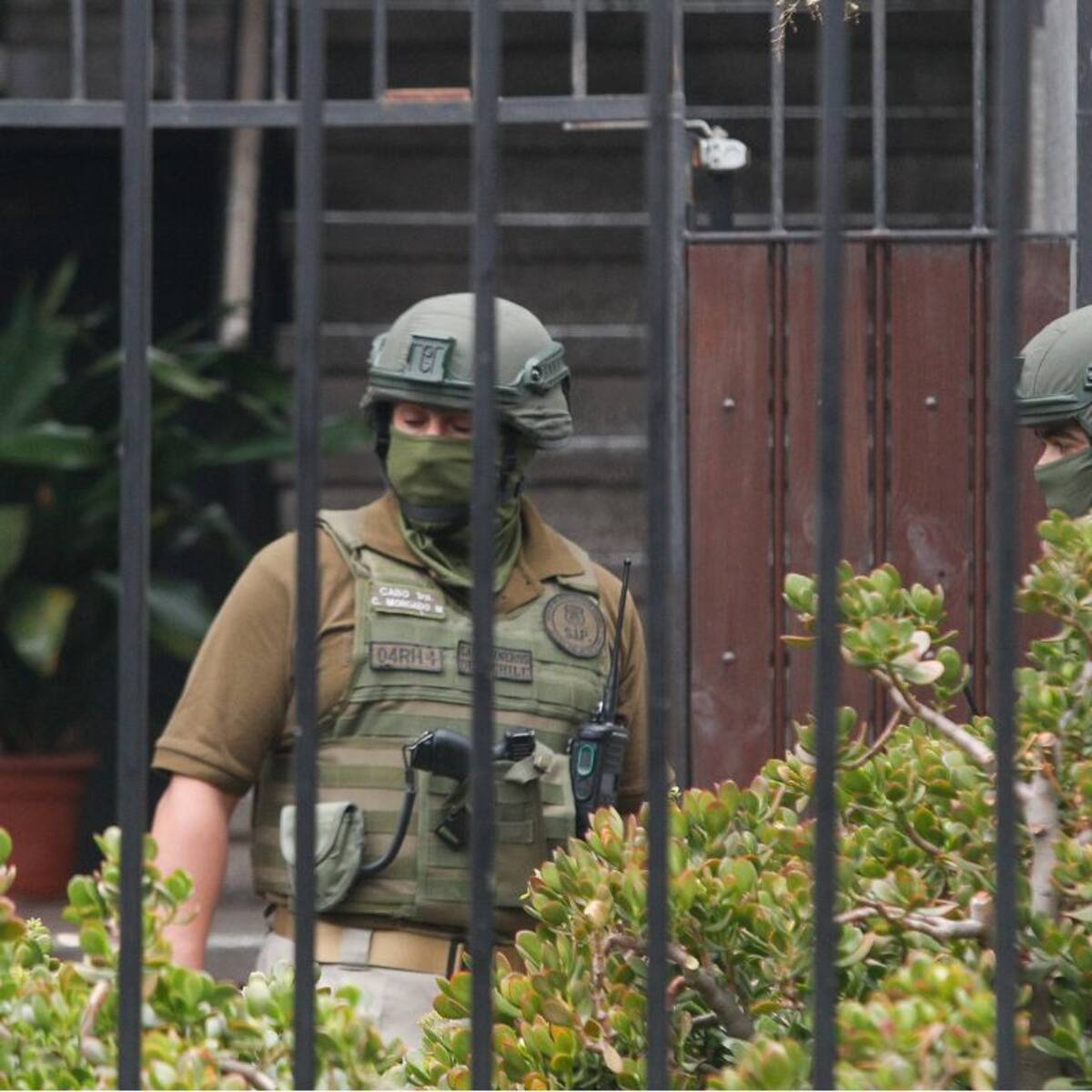 Adultos mayores sufren violento portonazo en Conchalí: fueron amenazados con pistola y armas blancas