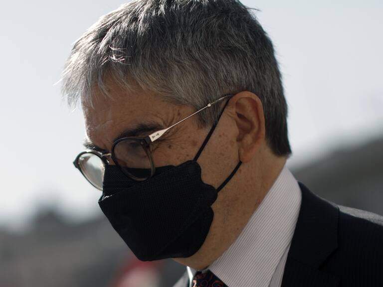 29 de Marzo de 2022/SANTIAGOEl Ministro de Hacienda, Mario Marcel, se retira luego de sostener una reunin con el presidente de la Republica, en el Palacio de la Moneda.
FOTO:CRISTOBAL ESCOBAR/AGENCIAUNO