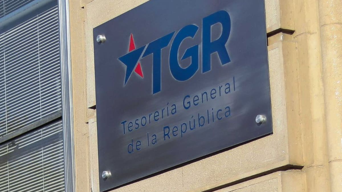 Hacienda revisará embargos de Tesorería a deudores del CAE con sueldos bajo $3,5 millones