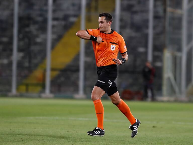 Liberan audios del VAR por el polémico penal cobrado a favor de Colo Colo | Agencia Uno