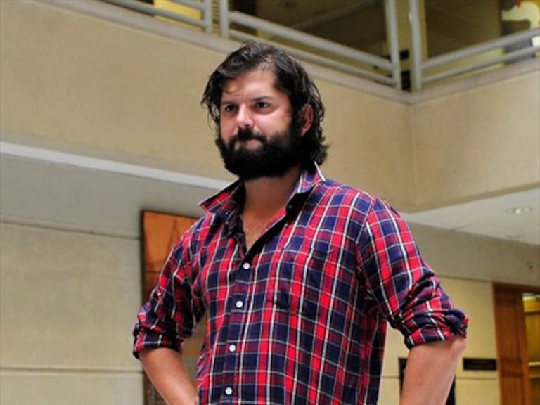 Así era la descripción de Gabriel Boric en su anuario