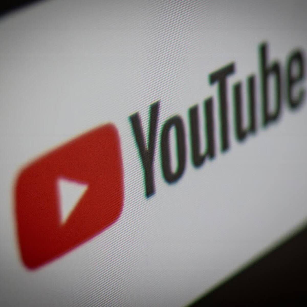 Se acaban los engaños: YouTube toma otra drástica decisión contra los canales que mal utilizan la IA