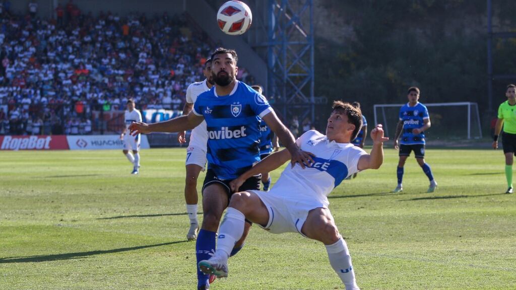 La UC incomoda a Huachipato y le impide dar alcance a Cobresal en la cima de la Primera División