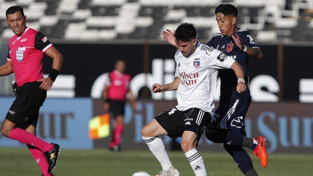 17 DE ENERO DE 2021/SANTIAGOCesar Fuentes (c), durante el partido valido por la fecha 31 del Campeonato Nacional AFP PlanVital 2020, entre Colo Colo y Universidad de Chile, disputado en el Estadio Monumental.
FOTO: FRANCISCO LONGA/AGENCIAUNO