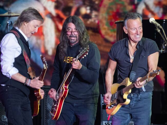 GLASTONBURY, ENGLAND - JUNE 25: Paul McCartney performs with Bruce Springsteen and Dave Grohl as he headlines the Pyramid Stage during day four of Glastonbury Festival at Worthy Farm, Pilton on June 25, 2022 in Glastonbury, England. (Photo by Samir Hussein/WireImage)