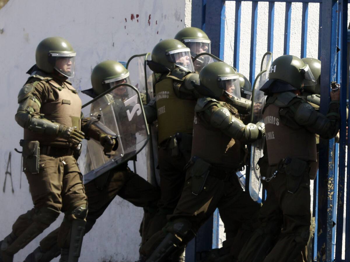 A dos años del 18-O: Amnistía Internacional presentó informe a fiscalía sobre responsabilidad de Carabineros