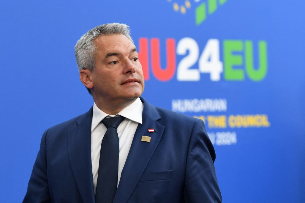 El canciller de Austria, Karl Nehammer, participa de una cita de la Unión Europea en la ciudad de Budapest en Hungría