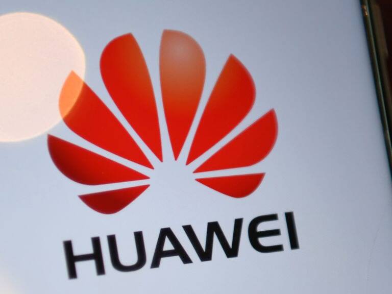 Reino Unido prohíbe el uso de tecnología de Huawei para redes 5G a partir de 2027