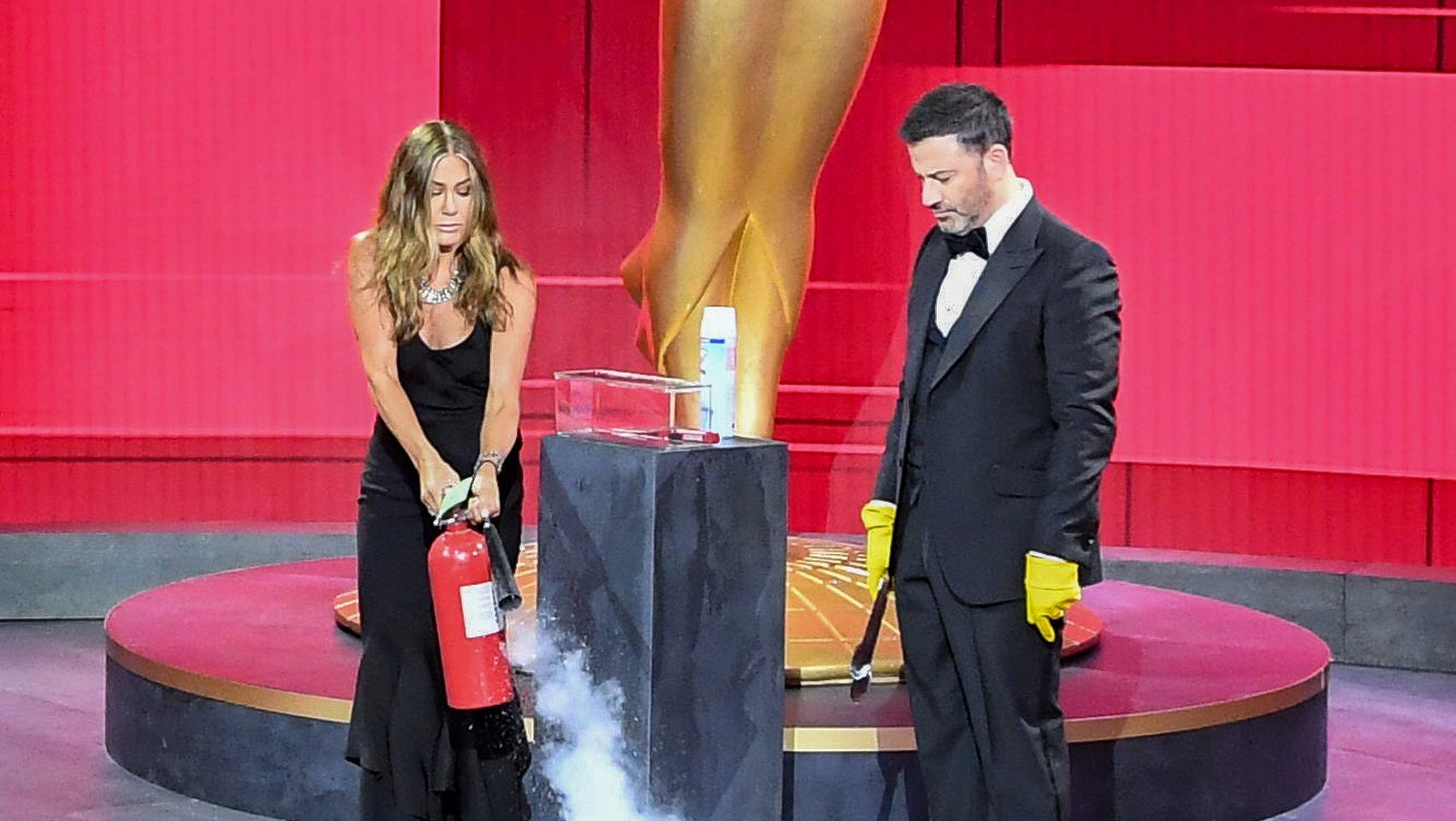 Jennifer Aniston y Jimmy Kimmel en los premios Emmy 2020