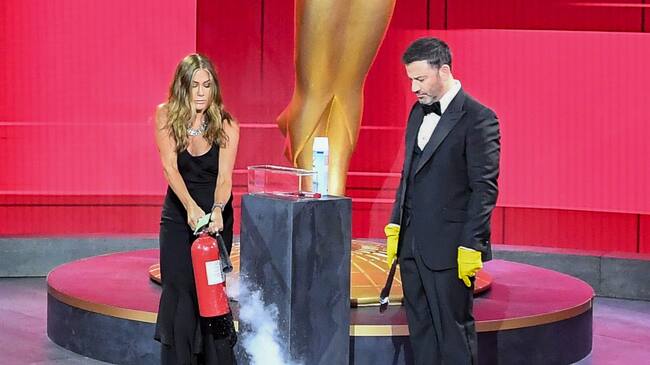 Jennifer Aniston y Jimmy Kimmel en los premios Emmy 2020