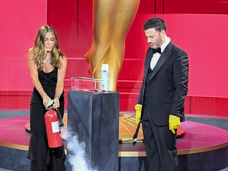 Jennifer Aniston y Jimmy Kimmel en los premios Emmy 2020