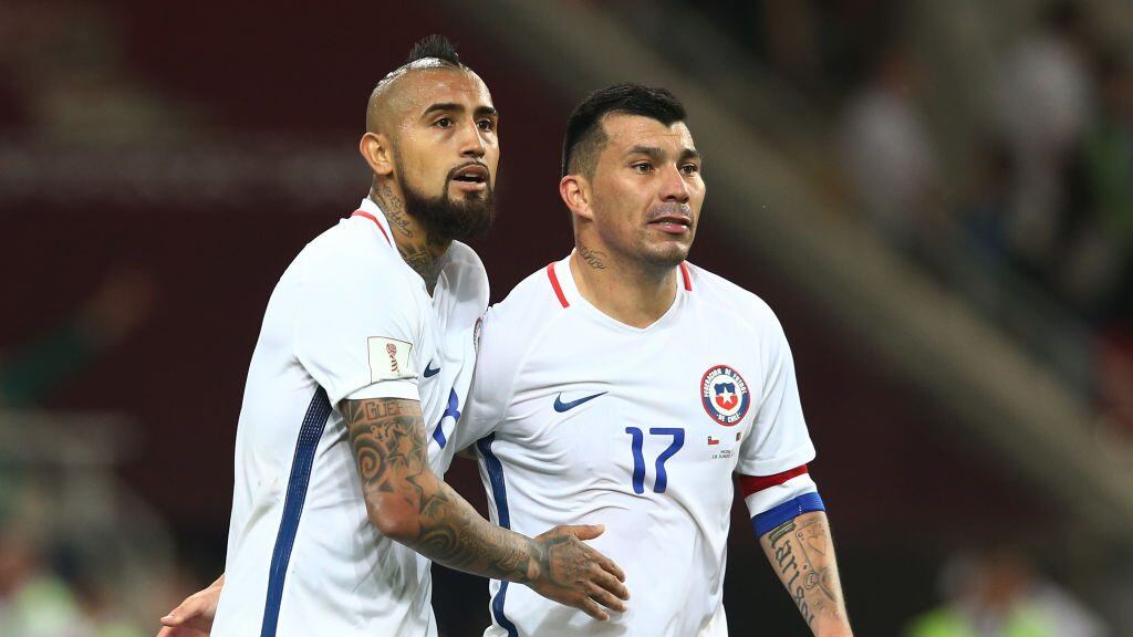 Arturo Vidal Gary Medel