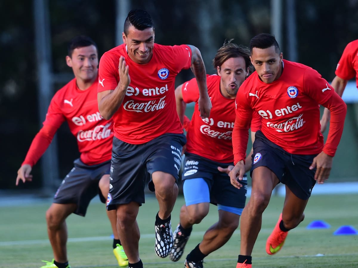 “En Chile elevamos mucho a los delanteros cuando hacen 6, 8 goles. Ahí está el problema”