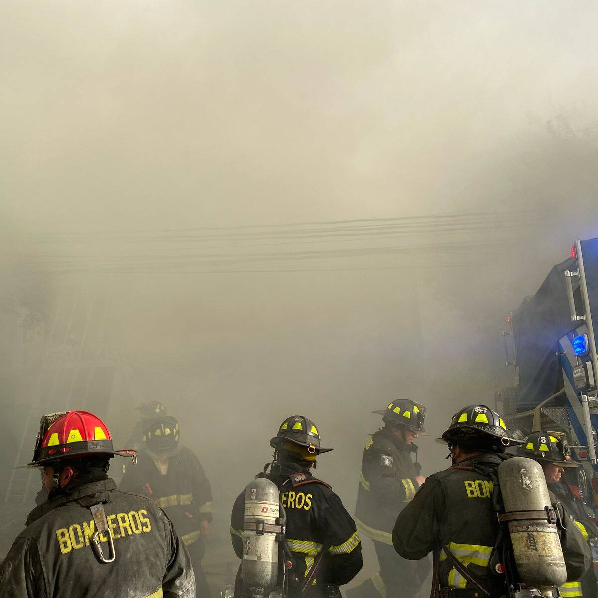 Incendio de gran magnitud afecta a propiedad en Santiago Centro