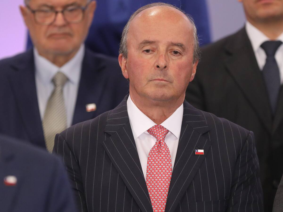 Fue apedreado: subsecretario de RR.EE. de Kast sufre ataque a su vehículo tras cambio de mando
