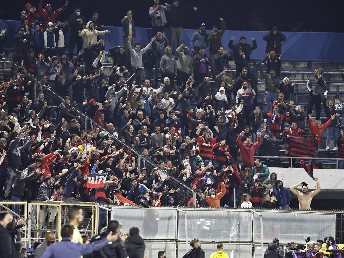 Estadio Seguro solicita sanciones contra la UC por actos racistas y agresiones de sus hinchas en duelo ante Flamengo