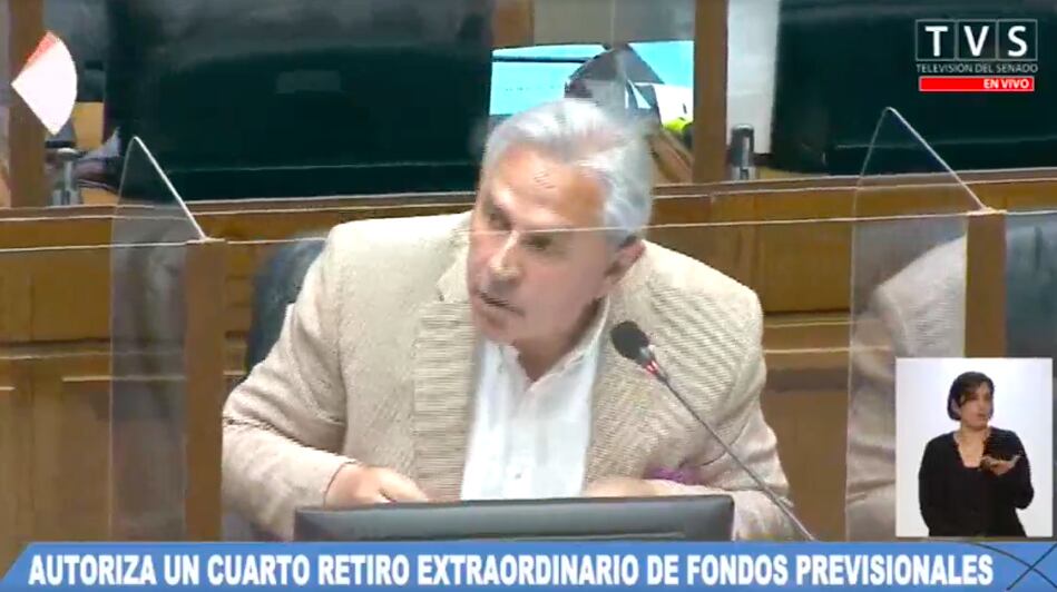Senador Moreira se enojó y no votará el cuarto retiro