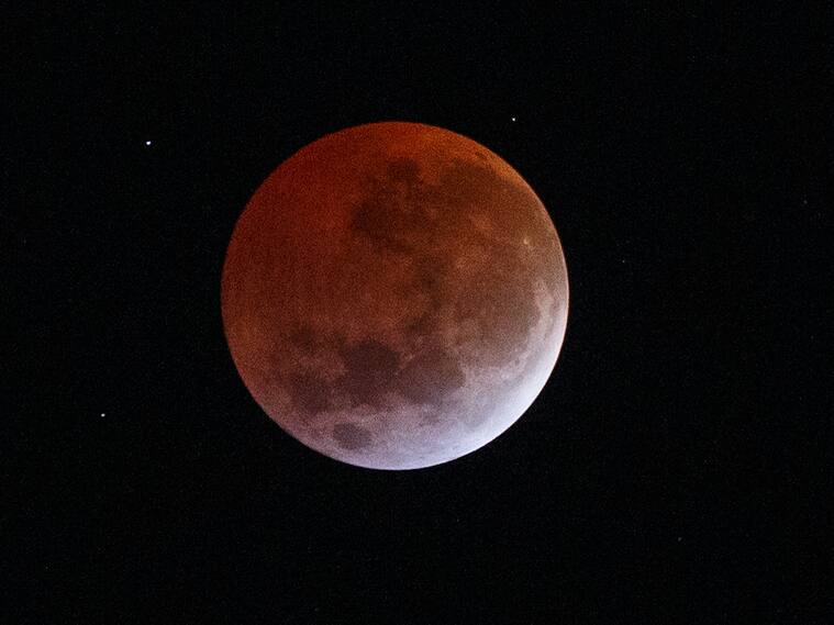 14 DE MARZO DE 2025 / SANTIAGO
Eclipse Lunar, conocido Luna de Sangre desde el Observatorio Foster ubicado en el Parque Metropolitano Cerro San Cristóbal
FOTO: DIEGO MARTIN/AGENCIAUNO