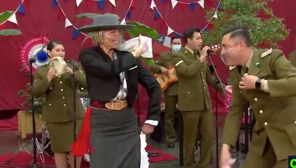 Raquel Argandoña bailó cueca en Bienvenidos.