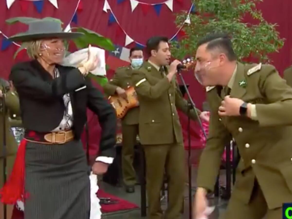 Raquel Argandoña bailó pie de cueca con director del Orfeón Nacional de Carabineros