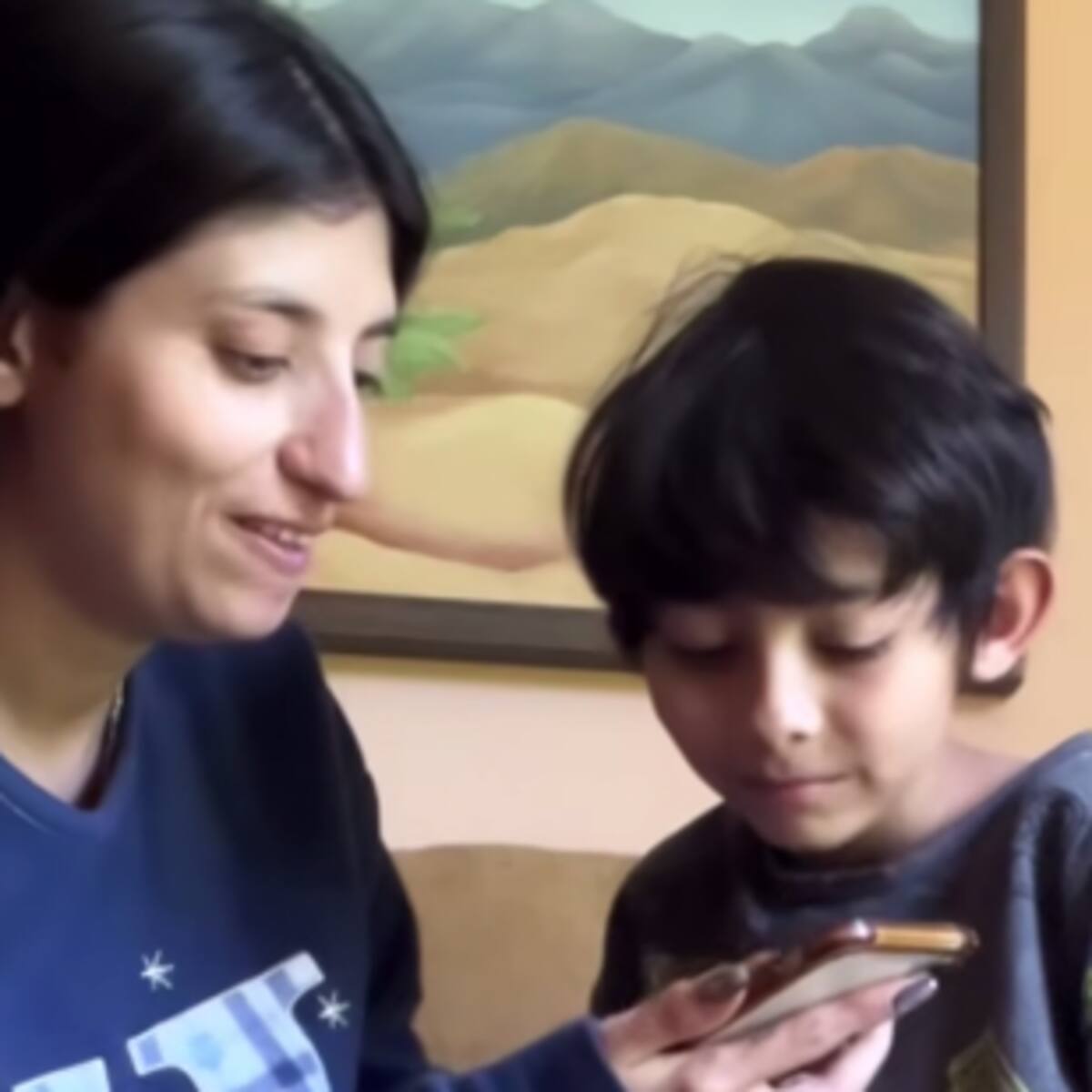 Madre chilena sorprende en redes al reemplazar la voz de Waze por la de su hijo
