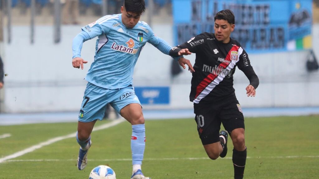 Curicó Unido iguala ante un O'Higgins que jugó 45 minutos con 10 jugadores y pierde terreno en el Campeonato Nacional