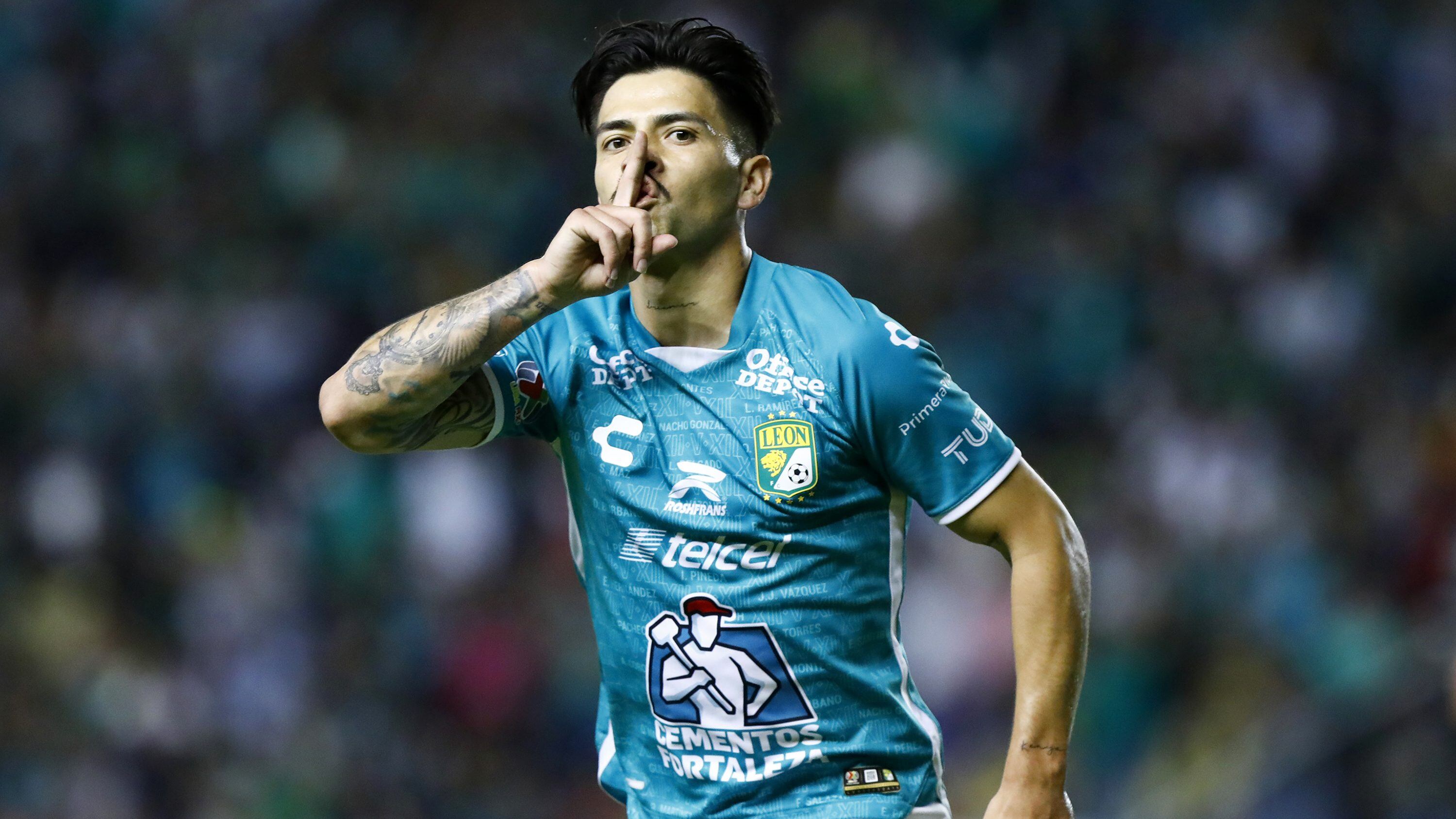 Víctor Dávila se luce con golazo en triunfo del León contra el América de Diego Valdés
