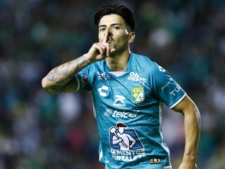 Víctor Dávila se luce con golazo en triunfo del León contra el América de Diego Valdés