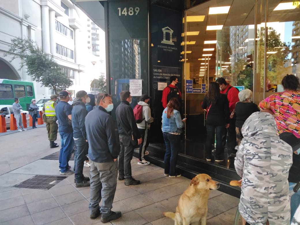 Largas filas en tribunales de familia