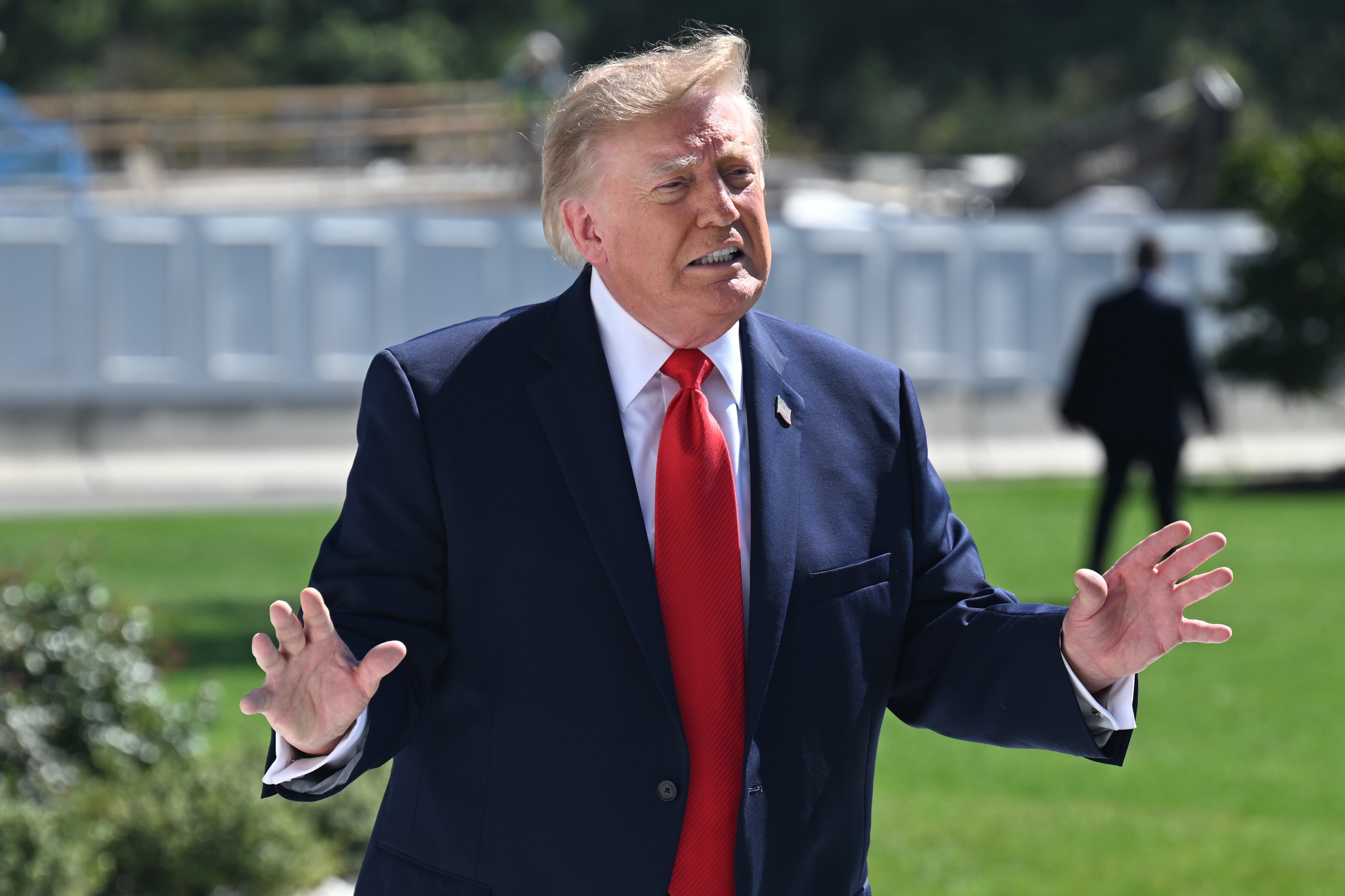 Mientras G7 anuncia liberación de reservas: Trump descarta prohibir las exportaciones de diésel