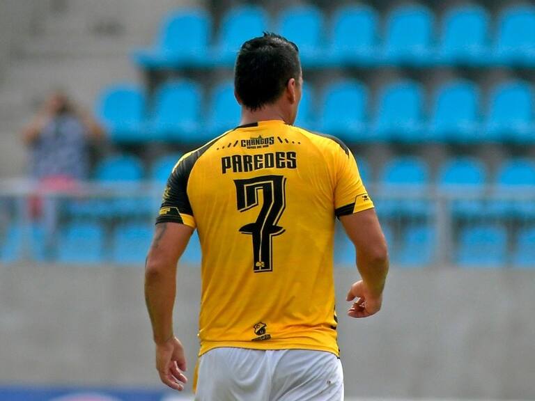 Con doblete de Paredes, Coquimbo Unido vapuleó a la patrulla juvenil de Santa Cruz y escaló hasta el liderato de la Primera B