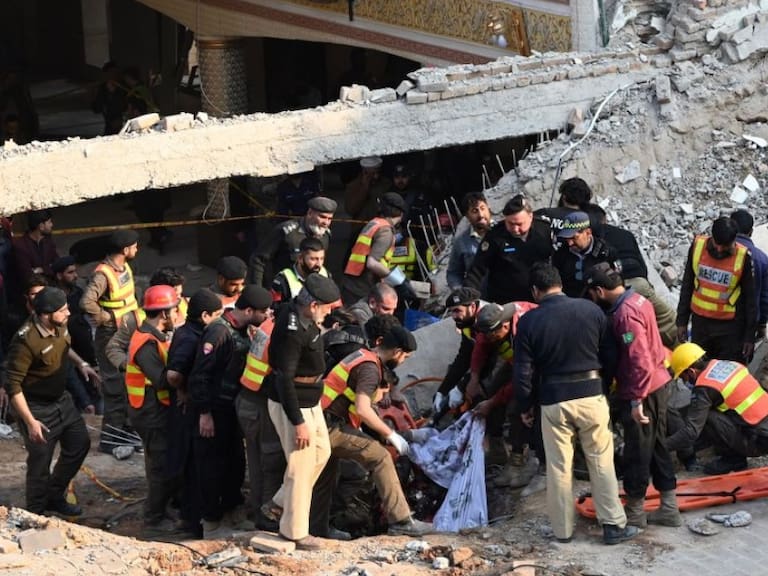 Pakistán: atentado por explosión en una mezquita deja 47 muertos y más de un centenar de heridos