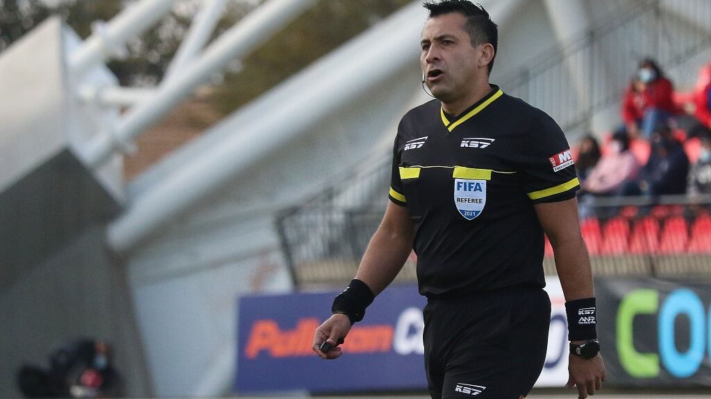 Julio Bascuñán será el árbitro del Clásico Universitario: este es su historial en el choque entre azules y cruzados