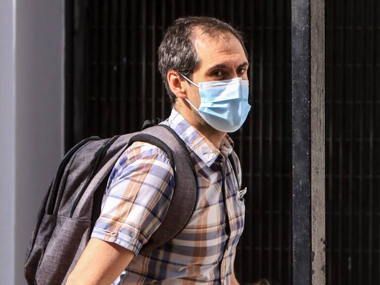 10 de Abril 2022/SANTIAGOEl ministro de Economia, Nicolas Grau, llega al primer encuentro de trabajo del gabinete ministerial por el plan Chile Apoya.
FOTOS: LUKAS SOLIS/AGENCIAUNO