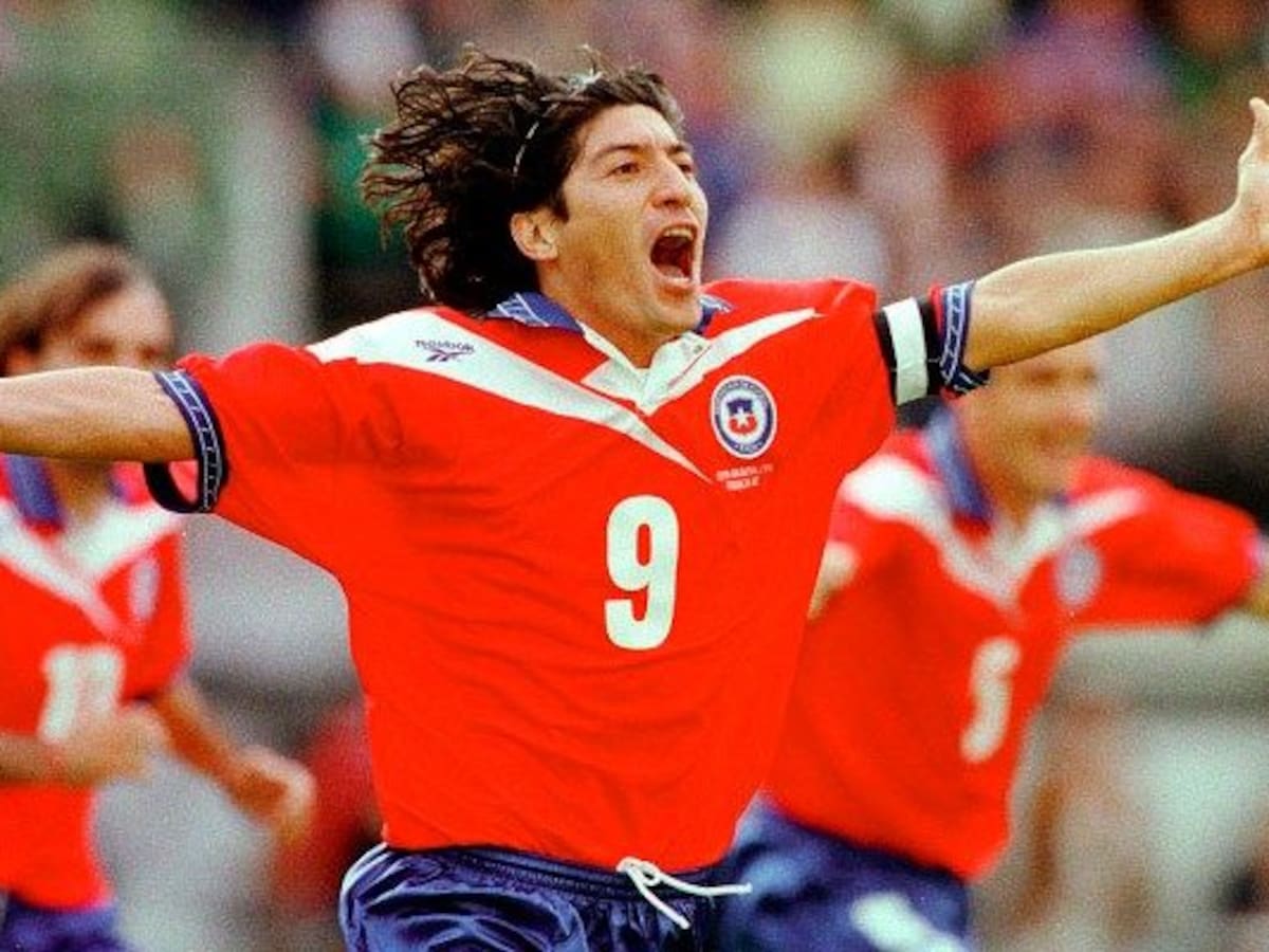 Iván Zamorano se fue en picada contra el golero argentino «Dibu» Martínez: «Hay que bajarles los ánimos»
