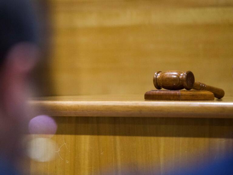 Juzgado de Isla de Pascua concluye preparación de juicio oral contra 12 imputados por incendio en tribunal de Rapa Nui en 2019