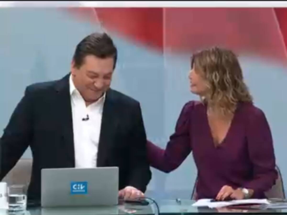 Macarena Pizarro le lanza indirecta a Julio César Rodríguez en directo durante cambio de mando y el momento ya es viral