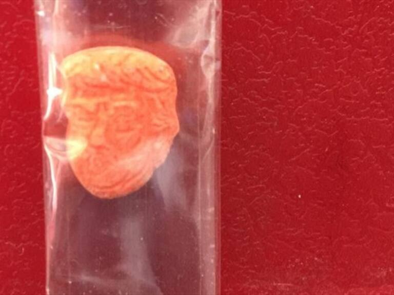 Encuentran en Concepción pastillas de éxtasis con la figura de Trump