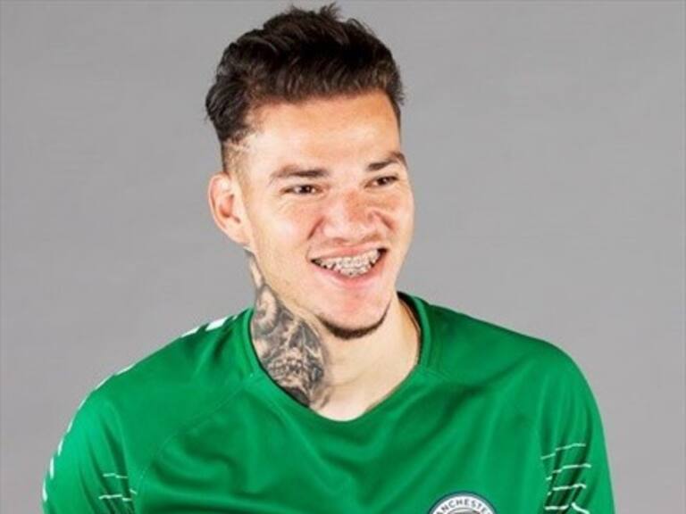 Ederson Moraes fue presentado oficialmente en el Manchester City