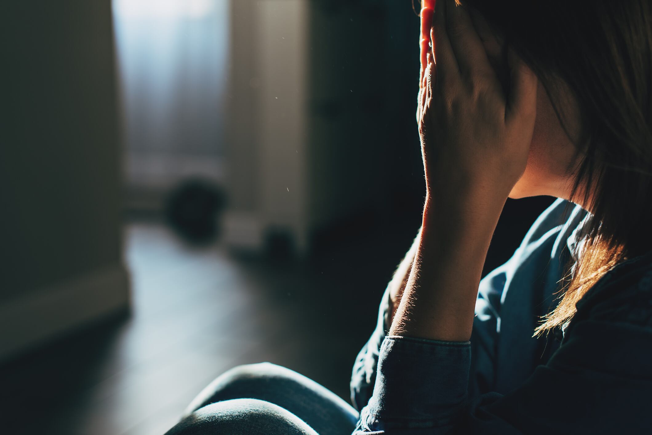 Mujeres chilenas enfrentan una mayor prevalencia de síntomas depresivos, según estudio