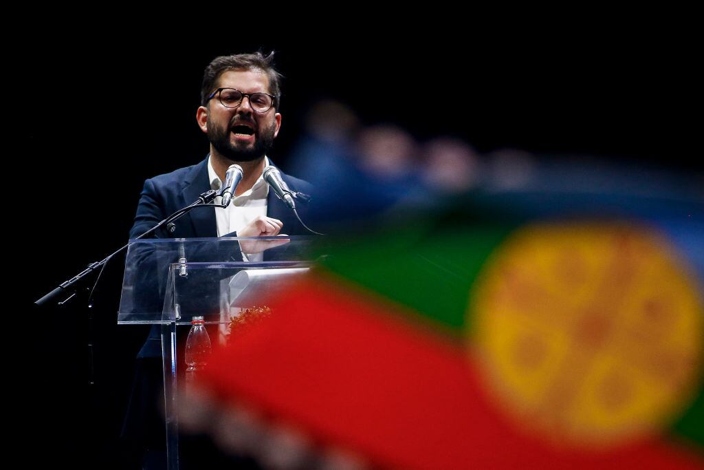 El mandatario electo Gabriel Boric da su discurso de triunfo en Santiago