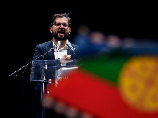 El mandatario electo Gabriel Boric da su discurso de triunfo en Santiago