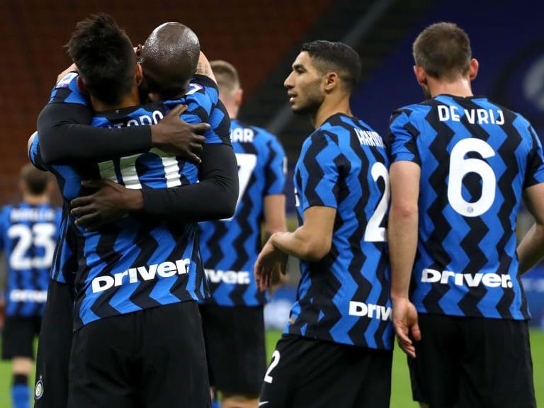 MILAN, ITALY - APRIL 07: Lautaro Martinez of Internazionale celebrates with team mate Romelu Lukaku after scoring their side&#039;s second goal during the Serie A match between FC Internazionale and US Sassuolo at Stadio Giuseppe Meazza on April 07, 2021 in Milan, Italy. Sporting stadiums around Italy remain under strict restrictions due to the Coronavirus Pandemic as Government social distancing laws prohibit fans inside venues resulting in games being played behind closed doors. (Photo by Marco Luzzani/Getty Images)