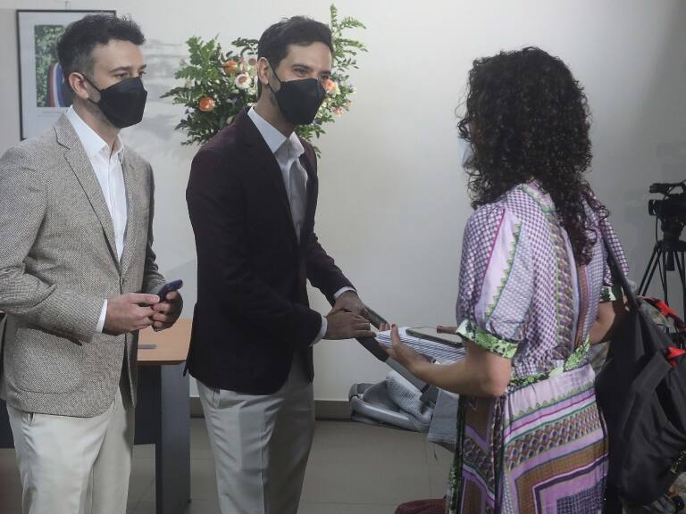 «Nerviosos y preocupados»: protagonistas de primer matrimonio igualitario se sinceran a un año de histórica ceremonia