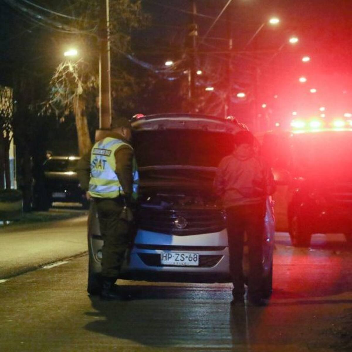 Fatal accidente de tránsito en Providencia: choque de automóvil contra árbol deja un muerto y un herido grave